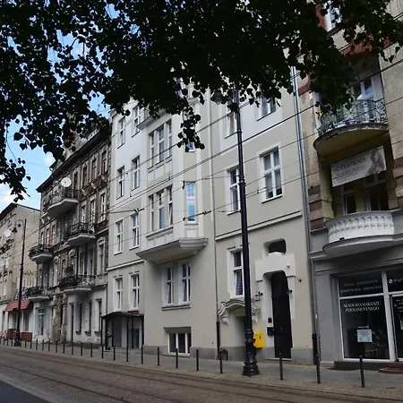 Sunny Close To The Old Town Apartment